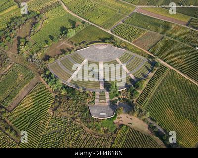 LUFTAUFNAHME. Friedhof der gefallenen Soldaten während des Zweiten Weltkriegs Nécropole Nationale de Sigolsheim, Kaysersberg-Vignoble, Elsass, Grand Est, Frankreich. Stockfoto