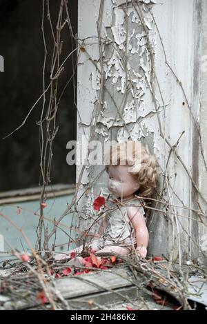 Verlassene Puppe in Pripyat in der Tschernobyl-Sperrzone Stockfoto