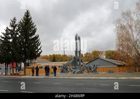 Denkmal für diejenigen, die die Welt in Tschernobyl in der Ukraine gerettet haben Stockfoto