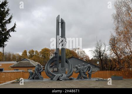 Denkmal für diejenigen, die die Welt in Tschernobyl in der Ukraine gerettet haben Stockfoto