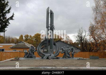 Denkmal für diejenigen, die die Welt in Tschernobyl in der Ukraine gerettet haben Stockfoto