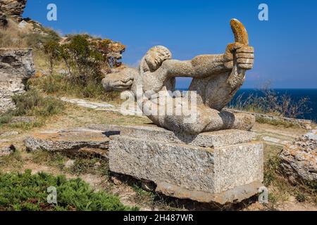 Die Archer-Statue auf der Spitze des Kaps Kaliakra in der südlichen Dobrudscha-Region der nördlichen bulgarischen Schwarzmeerküste Stockfoto