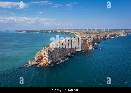 Luftdrohnenaufnahme des Kaps von Kaliakra in der südlichen Region Dobruja an der nördlichen bulgarischen Schwarzmeerküste Stockfoto