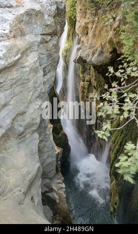 Wasserfall, Kourtaliotiko-Schlucht, Kreta, Griechenland Stockfoto
