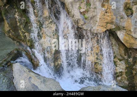 Wasserfall, Kourtaliotiko-Schlucht, Kreta, Griechenland Stockfoto