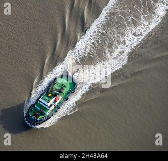 Eine Aufnahme eines Schlepper über dem Kopf, an den Seaforth Docks, Liverpool, Merseyside, Nordwestengland, VEREINIGTES KÖNIGREICH Stockfoto