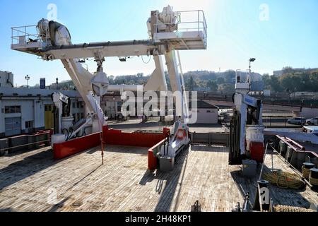 ODESA, UKRAINE - 30. OKTOBER 2021 - das Deck ist an Bord des Eisbrechers Noosphere (RRS James Clark Ross) abgebildet, der am Passagierterminal von festgemacht ist Stockfoto