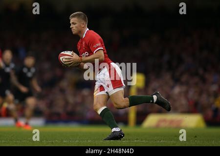 Cardiff, Großbritannien. Oktober 2021. Gareth Anscombe aus Wales in Aktion. Rugby Herbst internationales Spiel, Wales gegen Neuseeland im Fürstentum Stadion in Cardiff am Samstag, den 30. Oktober 2021. Bild von Andrew Orchard/Andrew Orchard Sports Photography Credit: Andrew Orchard Sports Photography/Alamy Live News Stockfoto