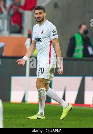 Augsburg, Deutschland. Oktober 2021. Daniel CALIGIURI, FCA 20 im Spiel FC AUGSBURG - VFB STUTTGART 4-1 1.Deutsche Fußballliga am 31. Oktober 2021 in Augsburg, Deutschland. Saison 2021/2022, Spieltag 10, 1.Bundesliga, 10.Spieltag. Quelle: Peter Schatz/Alamy Live News Stockfoto