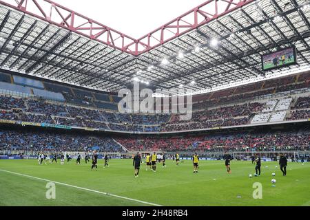 Mailand, Italien. Oktober 2021. Ansicht des Stadions während des Fußballspiels der Serie A 2021/22 zwischen dem FC Internazionale und Udinese Calcio im Giuseppe Meazza Stadium, Mailand, Italien am 31. Oktober 2021 Quelle: Independent Photo Agency/Alamy Live News Stockfoto