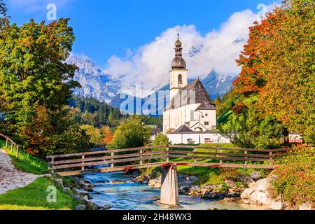 Nationalpark Berchtesgaden, Deutschland. Pfarrkirche St. Sebastian im Dorf Ramsau Stockfoto