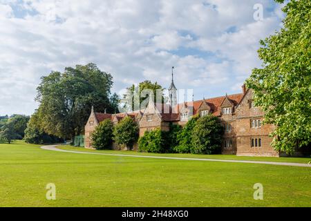 Der stabile Block am Audley End House, einem größtenteils jakobischen Landhaus aus dem frühen 17. Jahrhundert in der Nähe von Saffron Walden, Essex, England Stockfoto