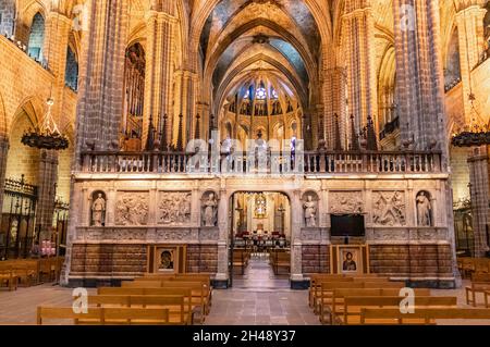 Barcelona, Spanien - 19. September 2021: Kathedrale des Heiligen Kreuzes und St. Eulalia in Barcelona Stockfoto