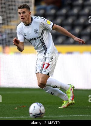 Datei-Foto vom 30-10-2021 von Viktor Gyokeres aus Coventry City während des Sky Bet Championship-Spiels im MKM Stadium, Hull. Viktor Gyokeres wird den Angriff von Coventry anführen und versuchen zu zeigen, was der ehemalige Club Swansea in der letzten Saison verpasst hat. Ausgabedatum: Montag, 1. November 2021. Stockfoto