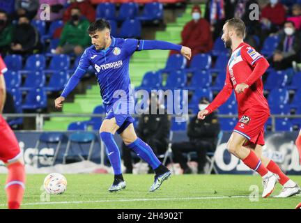 Mauro Arambarri von Getafe und Sergi Darder von Espanyol während des Fußballspiels der spanischen Meisterschaft La Liga zwischen Getafe CF und RCD Espanyol am 31. Oktober 2021 im Coliseum Alfonso Perez in Getafe, Madrid, Spanien - Foto: IRH/DPPI/LiveMedia Stockfoto