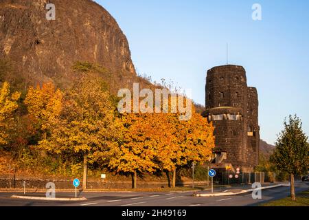 Reste des Brückenkopfes der ehemaligen Brücke von Remagen (Ludendorff-Brücke) unterhalb der Erpeler Ley, Erpel, Rheinland-Pfalz, Deutschland. Reste de Stockfoto