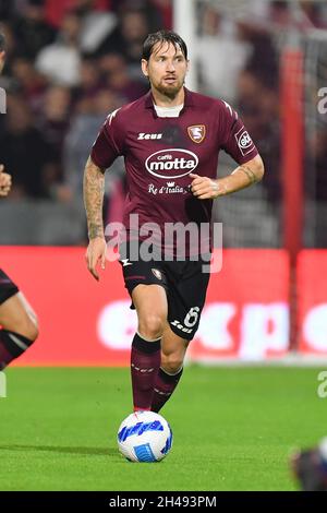 Salerno, Italien. Oktober 2021. Salernitanas Verteidiger Stefan Strandberg in Aktion während des Spiels Salernitana gegen SSC Napoli, italienische Fußballserie A in Salerno, Italien, Oktober 31 2021 Quelle: Independent Photo Agency/Alamy Live News Stockfoto