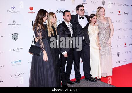 Paris, Frankreich. Oktober 2021. Gäste kommen zur Global Gift Gala am 30. Oktober 2021 im George V in Paris, Frankreich. (Foto von Lyvans Boolaky/ÙPtertainment/Sipa USA) Quelle: SIPA USA/Alamy Live News Stockfoto