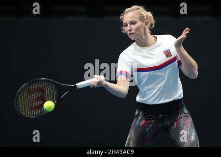 Die tschechische Tennisspielerin Katerina Siniakova trainiert vor dem Frauen-Tennis Billie Jean King Cup (ehemaliger Fed Cup) am 29. Oktober 2021 in Prag, Tschechische Rep Stockfoto