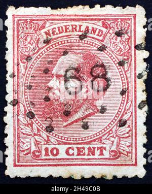 NIEDERLANDE - UM 1872: Eine in den Niederlanden gedruckte Briefmarke zeigt Wilhelm III., König der Niederlande, um 1872 Stockfoto