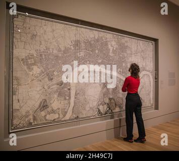 London UK 1 November 2021 Jean Rocque und John Pine Ein Plan der Städte London und Westminster und der Stadtbezirk Southwark; mit den angrenzenden Gebäuden,1746, Gravur auf Papier. Paul Quezada-Neiman/Alamy Live News Stockfoto