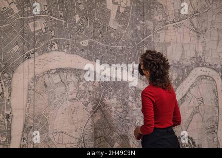 London UK 1 November 2021 Jean Rocque und John Pine Ein Plan der Städte London und Westminster und der Stadtbezirk Southwark; mit den angrenzenden Gebäuden,1746, Gravur auf Papier. Paul Quezada-Neiman/Alamy Live News Stockfoto