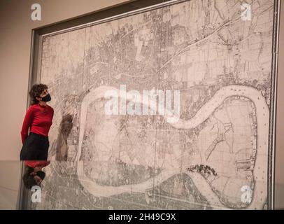 London UK 1 November 2021 Jean Rocque und John Pine Ein Plan der Städte London und Westminster und der Stadtbezirk Southwark; mit den angrenzenden Gebäuden,1746, Gravur auf Papier. Paul Quezada-Neiman/Alamy Live News Stockfoto