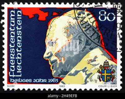 LIECHTENSTEIN - UM 1983: Eine in Liechtenstein gedruckte Briefmarke zeigt Papst Johannes Paul II., war von 1978 bis 2005, um 1983, Oberhaupt der katholischen Kirche Stockfoto