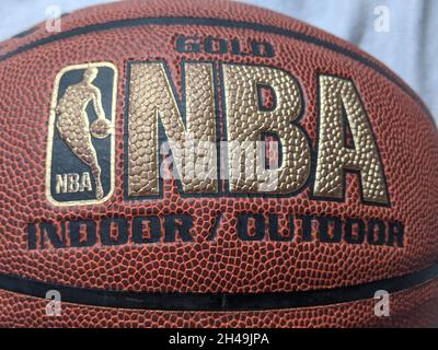Spalding Gold-Serie Basketball von der NBA unterstützt. Stockfoto
