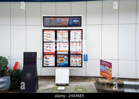 Das Drive-Through-Menü in einem White Castle Fast-Food-Restaurant am Northern Boulevard in Bayside, Queens, New York City Stockfoto