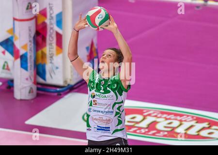 Pala Ubi Banca, Cuneo, Italien, 31. Oktober 2021, Scola (Vallefoglia) während der Bosca S.Bernardo Cuneo gegen Megabox Vallefoglia - Volleyball Ital Stockfoto