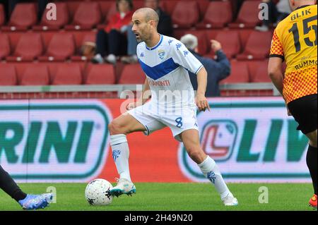 Benevento, Italien. November 2021. Rodrigo Palacio Spieler von Brescia, während des Spiels der italienischen Serie B Meisterschaft zwischen Benevento gegen Brescia Endergebnis 0-1, Spiel im Ciro Vigorito Stadium gespielt. Benevento, Italien, 01. November 2021. (Foto von Vincenzo Izzo/Sipa USA) Quelle: SIPA USA/Alamy Live News Stockfoto