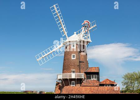 Die Cley Windmühle aus dem frühen 19. Jahrhundert im Dorf Cley am Meer, Norfolk UK Stockfoto