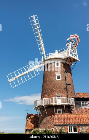 Die Cley Windmühle aus dem frühen 19. Jahrhundert im Dorf Cley am Meer, Norfolk UK Stockfoto