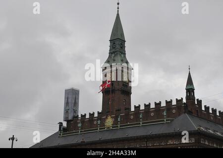 Kopenhagen /Dänemark / 01. November 2021 / Rathaus von Kopenhagen in der dänischen Hauptstadt Kopenhagen (Foto. FRRcis Joseph Dean/Dean Pictures) Stockfoto