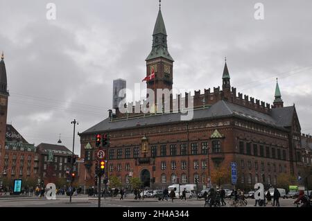 Kopenhagen /Dänemark / 01. November 2021 / Rathaus von Kopenhagen in der dänischen Hauptstadt Kopenhagen (Foto. FRRcis Joseph Dean/Dean Pictures) Stockfoto