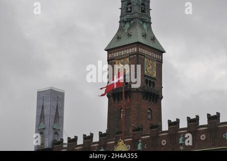 Kopenhagen /Dänemark / 01. November 2021 / Rathaus von Kopenhagen in der dänischen Hauptstadt Kopenhagen (Foto. FRRcis Joseph Dean/Dean Pictures) Stockfoto