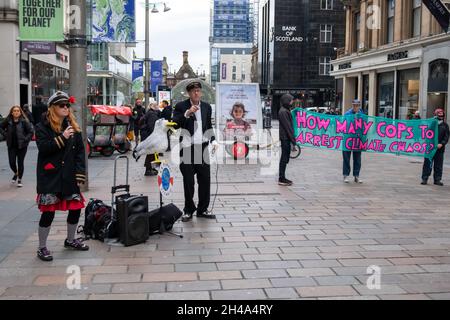 Glasgow, Schottland, Großbritannien. 1. November 2021: Entertainer und Aktivisten am zweiten Tag der UN-Klimakonferenz COP26. Kredit: Skully/Alamy Live Nachrichten Stockfoto