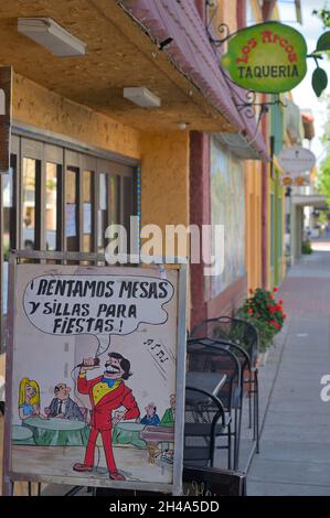 Los Arcos Taqueria an der Hauptstraße, Santa Paula CA Stockfoto