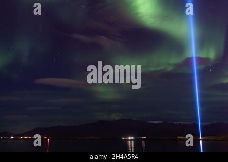 Nordlichter über Reykjavík, Island Stockfoto