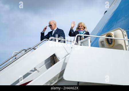 Auf der G20 zeigte Präsident Joe Biden die Bedeutung der persönlichen Diplomatie und wie die Außenpolitik für eine Mittelschicht aussieht. Morgen reist er zur COP 26 nach Glasgow, um weiterhin mit den führenden Politikern der Welt zusammenzuarbeiten, um den Moment im Bereich des Klimas zu treffen. Stockfoto