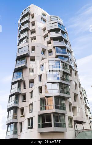 Detail des Gebäudes von Frank Gehry im Kraftwerk Battersea Stockfoto