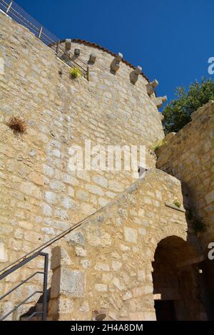 Die Burg Frankopan aus dem 12. Jahrhundert in der Stadt Krk auf der Insel Krk in der Grafschaft Primorje-Gorski Kotar im Westen Kroatiens Stockfoto