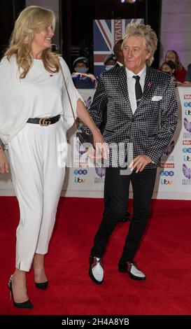 London, Großbritannien. Oktober 2021. Rod Stewart und Penny Lancaster nehmen an den Pride of Britain Awards in Zusammenarbeit mit TSB im Grosvenor House Hotel, Park Street in London Teil. Kredit: SOPA Images Limited/Alamy Live Nachrichten Stockfoto