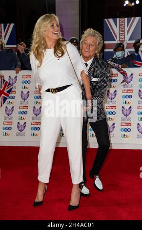 London, Großbritannien. Oktober 2021. Rod Stewart und Penny Lancaster nehmen an den Pride of Britain Awards in Zusammenarbeit mit TSB im Grosvenor House Hotel, Park Street in London Teil. (Foto von Gary Mitchell/SOPA Images/Sipa USA) Quelle: SIPA USA/Alamy Live News Stockfoto