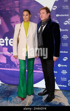 London, Großbritannien. November 2021. Yasmin Le Bon und Simon Le Bon im Bild beim Music Industry Trusts Award 2021, der anlässlich der Erfolge von Pete Tong in der Branche verliehen wurde. Held at the Grosvenor House Hotel, London Credit: Alan D West/Alamy Live News Stockfoto