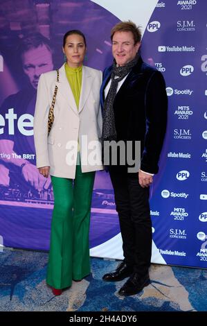 London, Großbritannien. November 2021. Yasmin Le Bon und Simon Le Bon im Bild beim Music Industry Trusts Award 2021, der anlässlich der Erfolge von Pete Tong in der Branche verliehen wurde. Held at the Grosvenor House Hotel, London Credit: Alan D West/Alamy Live News Stockfoto