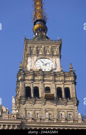 Warschau, Polen - 28. Februar 2016: Uhr mit einem Durchmesser von 6 Metern auf der 42. Etage des Palast der Kultur und Wissenschaft, die die Großen ist Stockfoto