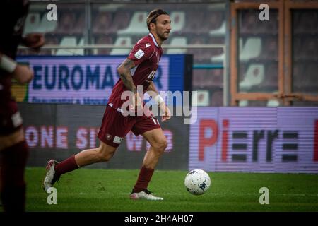 Reggio Calabria, Italien. November 2021. Di Chiara Gianluca (Reggina) trägt den Ball während Reggina gegen Cittadella, Italienische Fußball-Meisterschaft Liga BKT in Reggio Calabria, Italien, November 01 2021 Kredit: Unabhängige Fotoagentur/Alamy Live Nachrichten Stockfoto