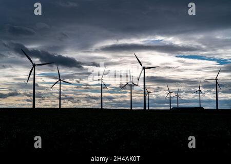 Windpark bei Holzweiler, Stadt Erkelenz, Sturm, starker Wind, Windkraftanlagen, NRW, Deutschland Stockfoto